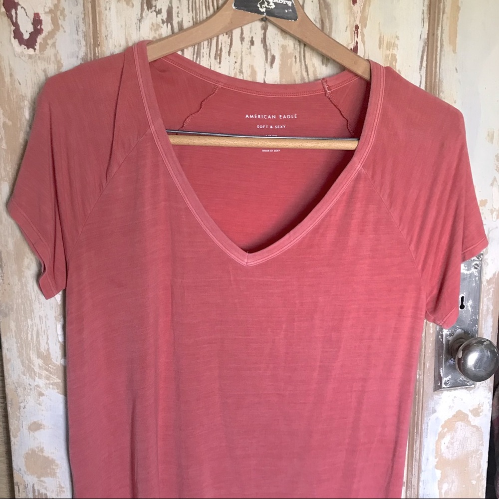 American Eagle Soft & Sexy v neck t shirt, size petite small